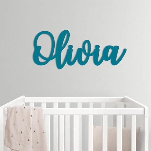 Finir la déco de chambre de bébé avec le panneau bois prénom vert roi - 2
