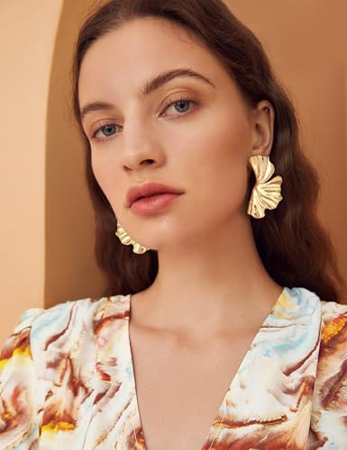 Image of WOWORAMA Chunky Clip On Earrings for Women Vintage Flower Statement Earrings Large Floral Clips Dangle Earring Trendy Non Pierced Jewelry Gold /Silver