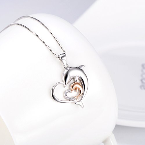 Pendentif en argent sterling monté sur chaîne composé de 2 dauphins formant un cœur