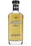tequila avion 44 Tequila de color amarillo claro