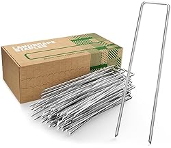 OPTIMALE DIMENSION - 150mm lang, 25mm breit & 2.8mm stark, Die Maße der Bodennägel decken die meisten Anwendungsbereiche ab. LANGLEBIG & ROSTFREI - Die feuerverzinkten Befestigungsanker verfügen über eine speziell behandelte Oberfläche. Dadurch sind ...