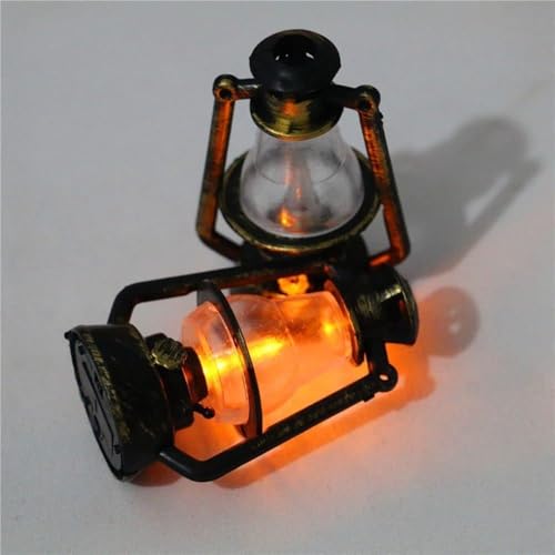 Miniature Antique Oil Lamp - 2.8-Inch Handcrafted Metal Retro Lantern for Dollhouse and Diorama Decor, Vintage Scene Model Accessories (7cm)