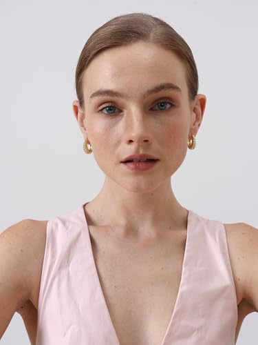 Image of FRUMOS 18K Gold Plated Chunky Hoop Earrings for Women Fashion Thick Gold Hoops Set Jewelry for Birthday Christmas Gifts