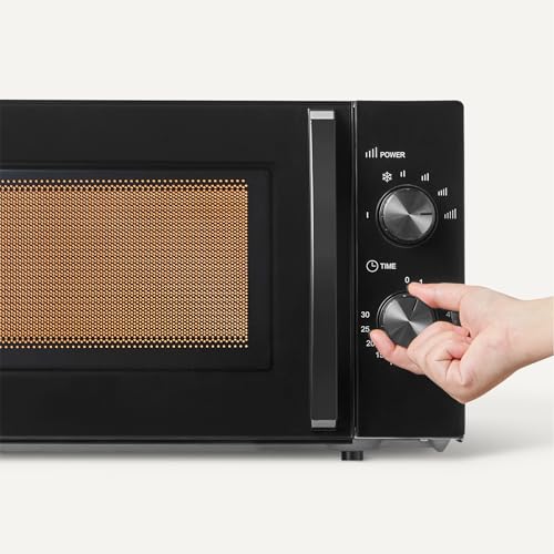 Amazon Basics Solo-Mikrowelle mit 6 Leistungsstufen und Auftaufunktion, 700W, 20l, schwarz – Bild 3