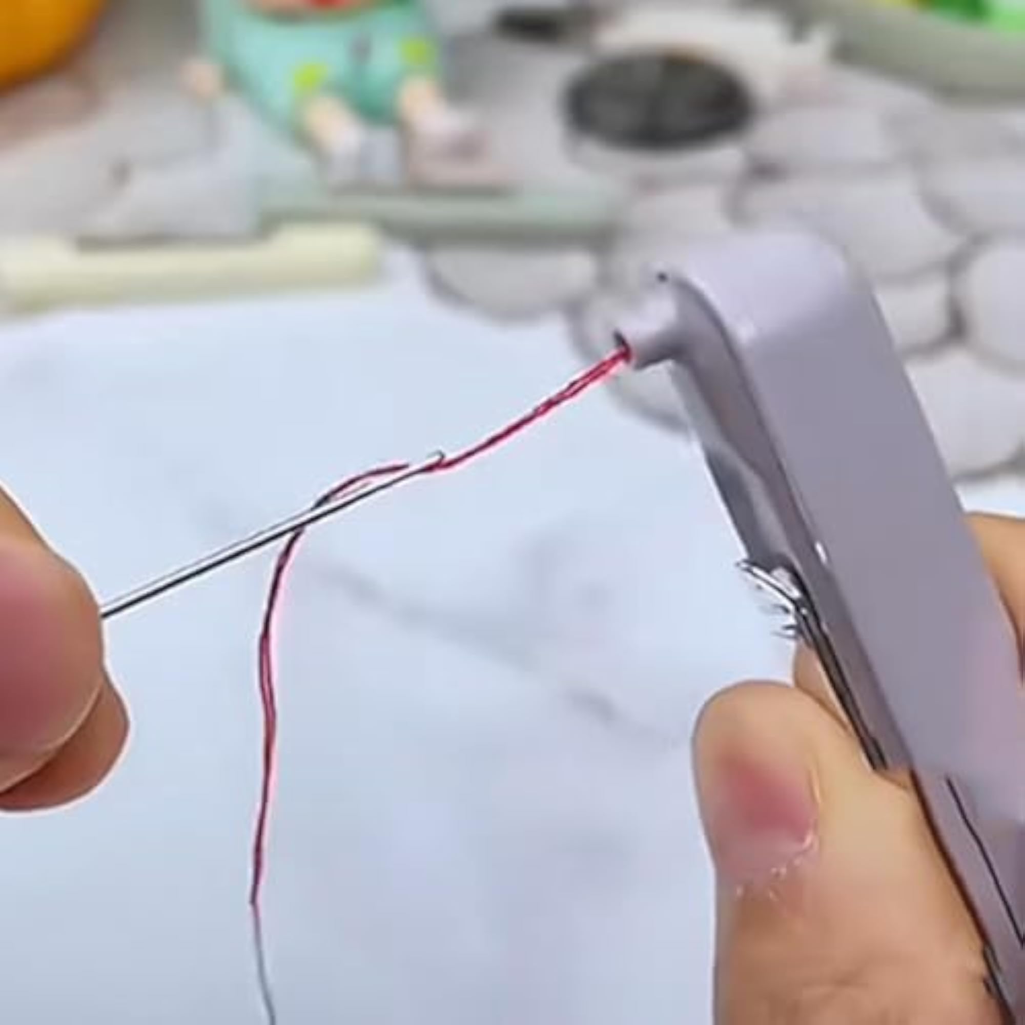2-in-1 Needle Threader & Seam Ripper Tool for Sewing