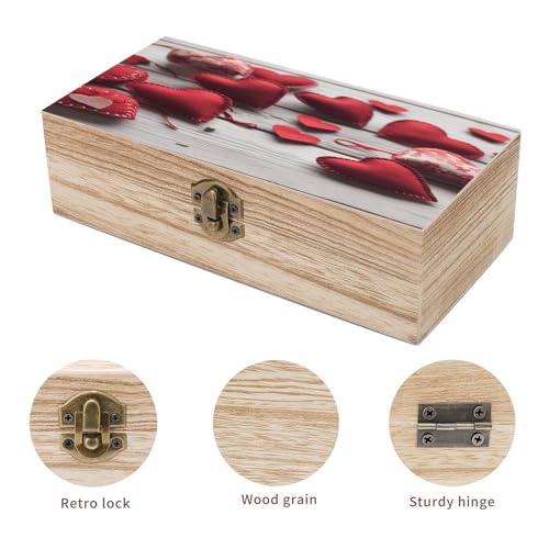Coffre de rangement bois vintage artisanal aux détails cœurs