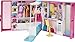 Produktbild Barbie GPM43 - Traum Kleiderschrank mit 30+ Zubehörteilen, ca. 60 cm breit, 10+ Aufbewahrungsbereiche, mit Ganzkörperspiegel, kleiner Tisch & sich drehender Kleiderstange, inkl. 5 Outfits, ab 3 Jahren