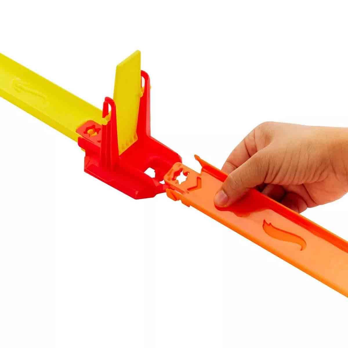 Hot Wheels JFD11 Hot Ones Freeway Frenzy Trackset : Amazon.sg: Toys
