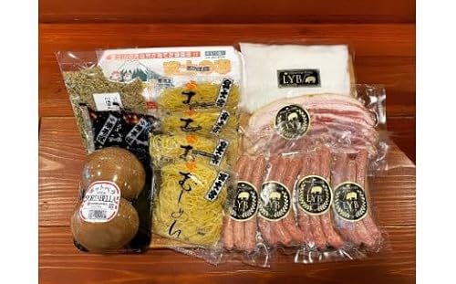 0019-12-01 FUJIBOKUプレミアムセット (富士宮やきそば・富士の卵・ソーセージ・ベーコン・ジャンボマッシュルームなど)