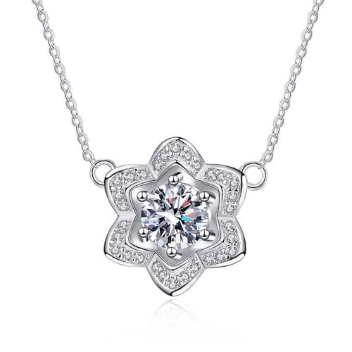 Collier camélia en moissanite et argent pour sublimer le style des femmes au quotidien