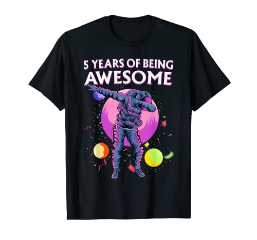Astronauta de cumpleaños de cinco años Dabbing impresionante chica niños Camiseta