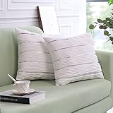 【Material】: Nuestra funda de almohada son de suave felpa de cisne, tiene una cremallera oculta.La funda de almohada no se desvanece y pelotan después de la limpieza