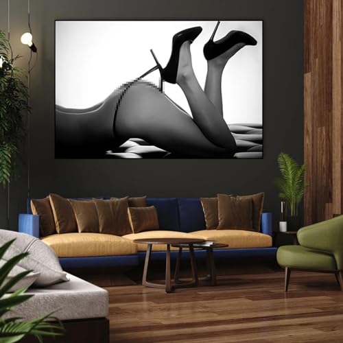 Toile femme sexy talons hauts art mural chic pour transformer votre salle de bain moderne