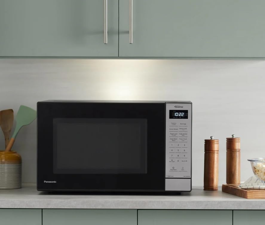 Panasonic 1.2 cu. ft. Inverter Microwave 1250W - NN-SN68QB (Renewed)