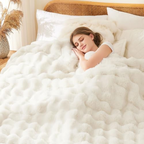 L'AGRATY Kunstkaninchenfell-Decke: 130x160cm Luxuriöse, weiche, Flauschige, Dicke Fellwurfdecke für Couch, Bett, Sofa - Gemütliche, plüschige Blasendecken mit Warmer Flanell-Fleece (Cremeweiß) – Bild 3