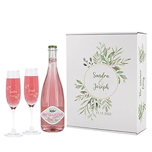 Herz & Heim® Hochzeits-Sekt-Geschenk/gravierte Sektgläser, Fruchtsecco und Geschenkverpackung mit floralem Muster…