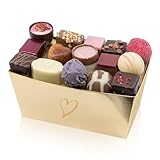 FAMILIENUNTERNEHMEN: Unsere Pralinen werden in der Produktion von Hand verarbeitet, individuell mit Toppings und Dekorationen veredelt und mittels Handarbeit verpackt. Als Familienunternehmen steht für uns die Zufriedenheit des Kunden an erster Stelle!