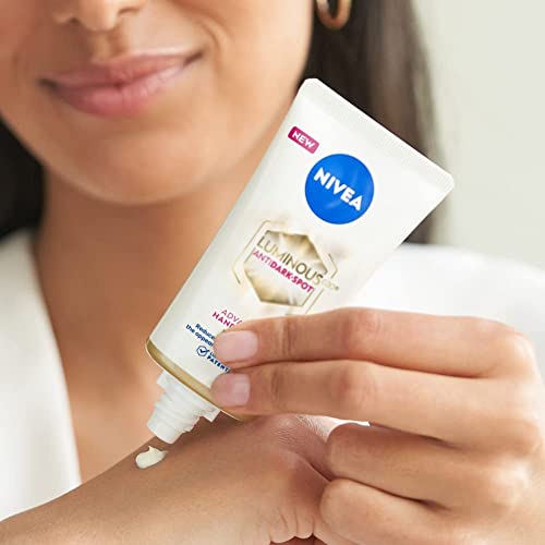 NIVEA Luminous 630 Crème Mains (1 x 50 ml), Crème anti taches pigmentaires pour les mains, Soin des mains anti-âge hydratant SPF 15 (Lot de 2)