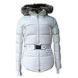 diverse Taschen und ein Gürtel mit Schließe