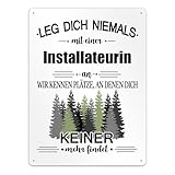 Berufe Blech-Schild - Leg dich niemals mit einer Installateurin an - Lustiges Geschenk Büro, Job, Arbeit, Kollegin, Freunde, Metall-Poster - Querformat A3