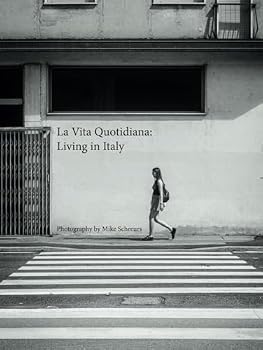 Hardcover La Vita Quotidiana: Living in Italy Book