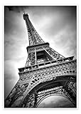 Tour Eiffel en contre plongée Poster de Melanie Viola 70 x 90 cm Noir et blanc Tableaux Décoration murale