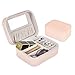 Produktbild Kleine Schmuckkästchen mit Spiegel, Reise Schmuckbox mit PU-Leder & Samtfutter, Mini Schmuckschatulle Aufbewahrungsbox für Ringe, Ohrringe, Halskette, Armbänder, Geschenk für Damen Mädchen - Rosa
