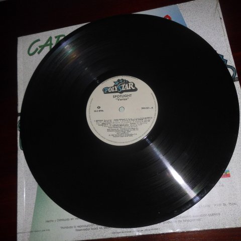 Vista 4 de Caracas 750 presenta Spotlight Vinyl Varios Artist Compilation