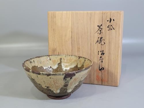 Tea utensils: Small rice pot, matcha bowl. *Wooden box is not included for international shipment