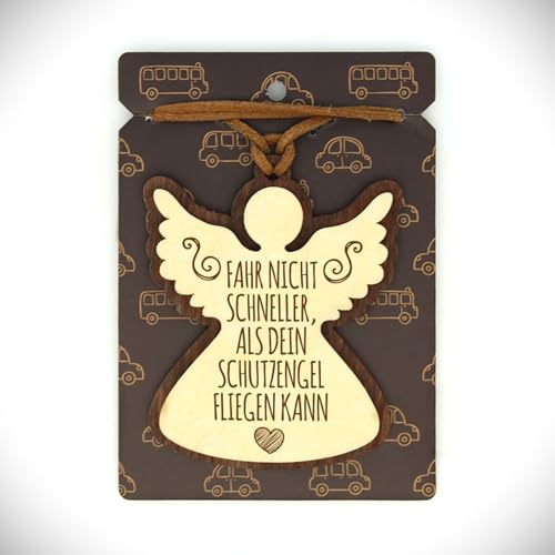 FAHR Nicht SCHNELLER ALS... Gl&uuml;cksanh&auml;nger aus Holz f&uuml;rs Auto R&uuml;ckspiegel. Aufh&auml;nger mit Lederriemen. Spiegelanh&auml;nger 026.