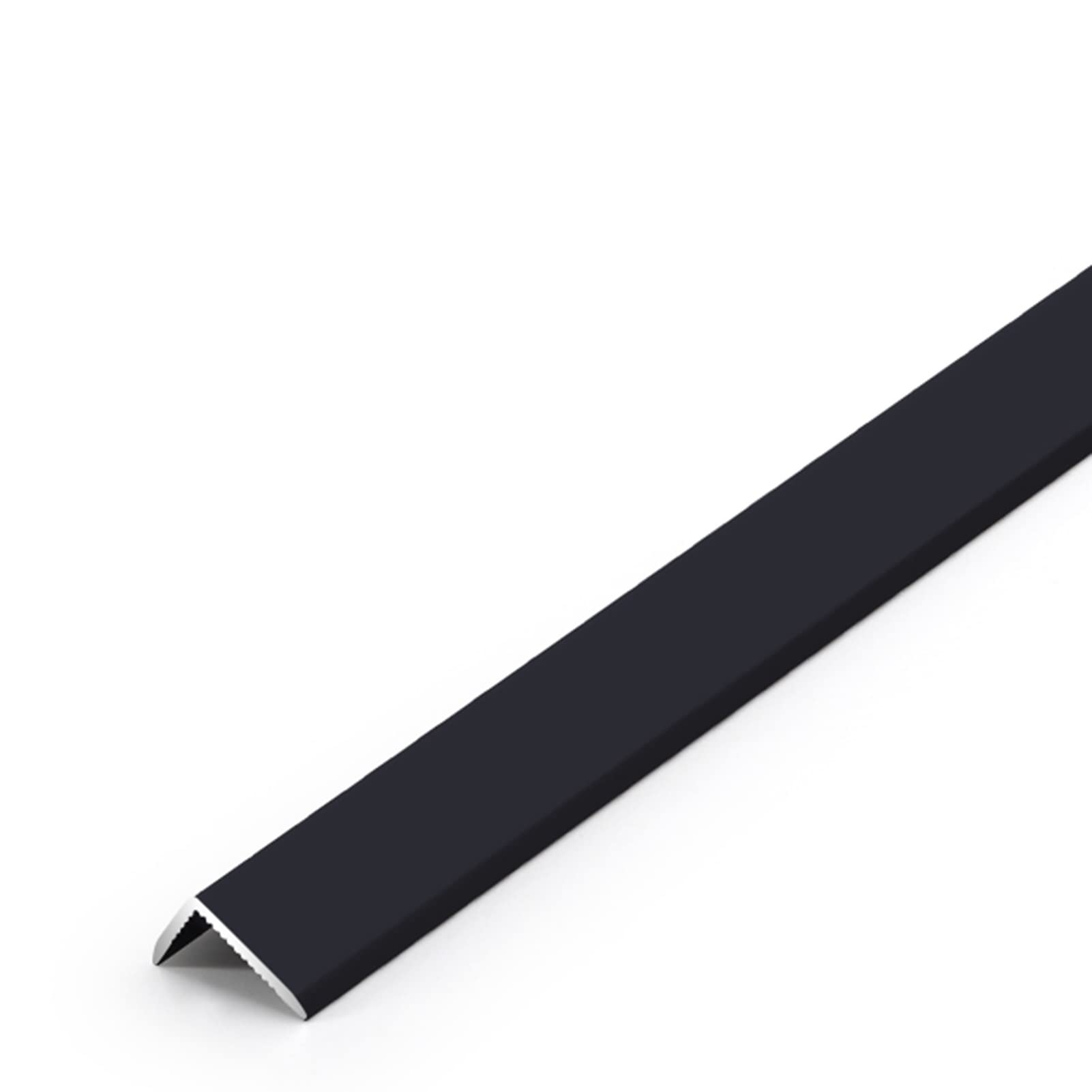 Seuil de porte noir en aluminium pour harmoniser la cuisine et le salon