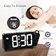 OQIMAX Wecker mit Projektion, 7,4 LED Wecker Digital 180° Projektor mit 3 Stufige Helligkeit & Einstellbare Brennweite, 5 Helligkeit & 3 Lautstärke Alarm Projektionswecker mit 12/24 Std, DST, Snooze