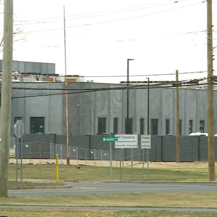 Cumberland County residents fed up with noises coming from a new AI data processing center Podcast Por  arte de portada