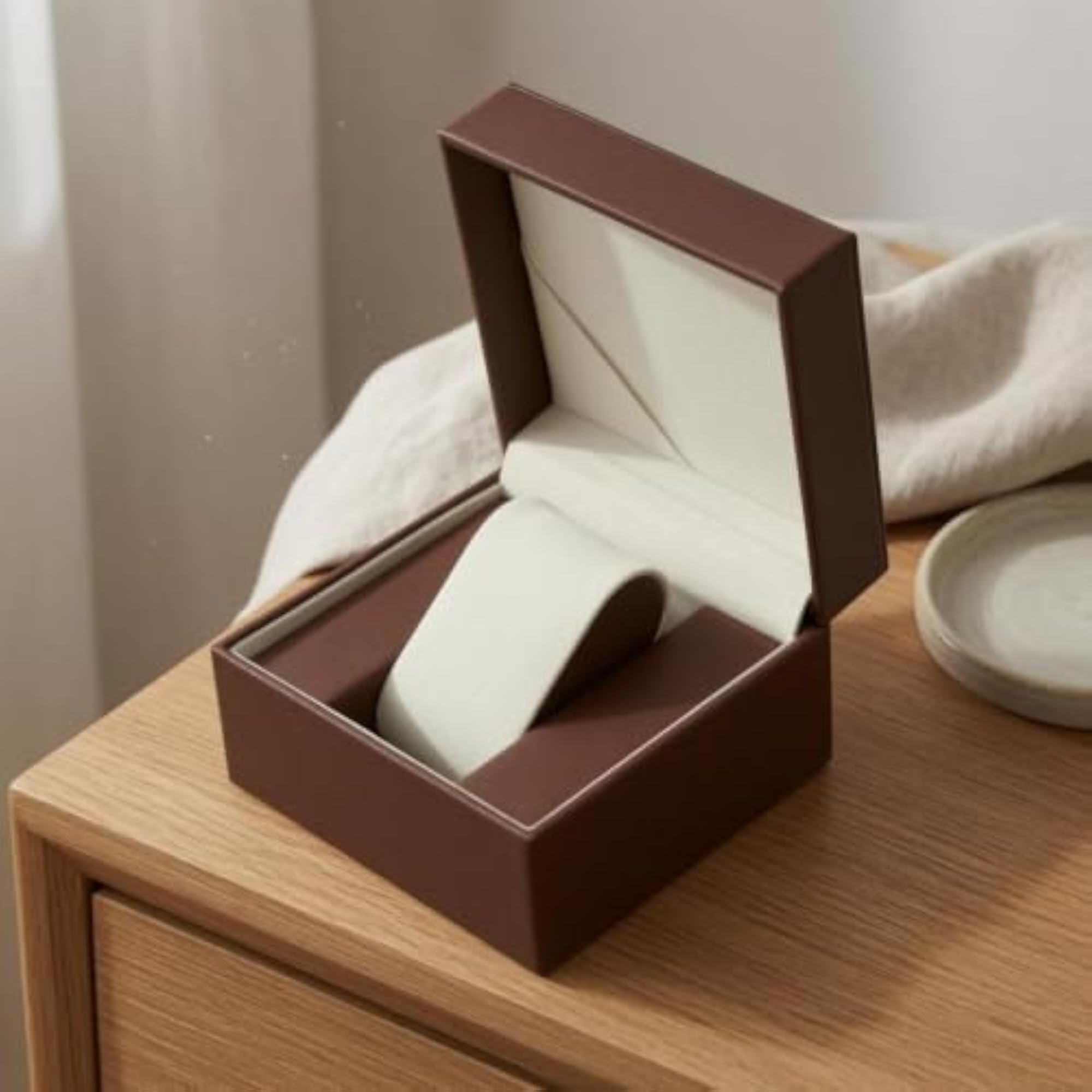 Flipwatch Storage Box with Lambskin Texture for Timepiece Holder
