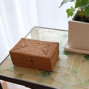 Amazon | 【アジア工房】アタで編まれた長方形のフタ付き小物入れミニ