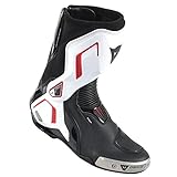 dainese torque out d1 air Semelle en caoutchouc avec renfort levier de vitesse, clé Allen fournie, fermeture ergonomique avec fermeture éclair arrière, réglage en Velcro, articulations flexibles.