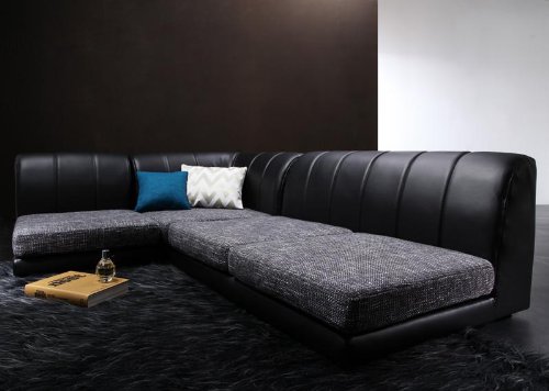 お部屋の角にピッタリとくっつけて置くことも出来るコーナーソファーと似ていますが、コーナーソファーはL字部分全てに背もたれがあるのに対して、カウチソファは背もたれがない部分があることになります。