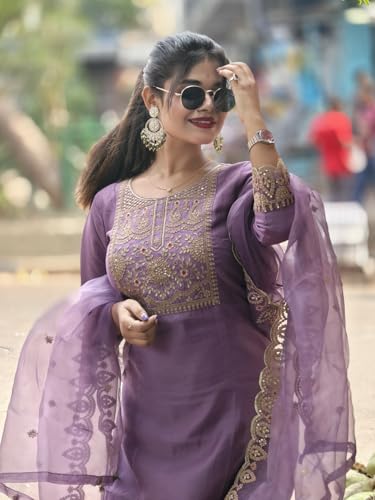 Image of VredeVogel Women's Silk Blend Embroidered Kurta with Pant & Silk Chiffon Dupatta Set