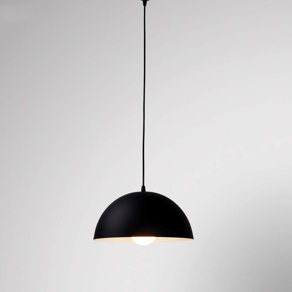 Lampe suspendue moderne pour sublimer un intérieur sombre et créer un coin repas chaleureux