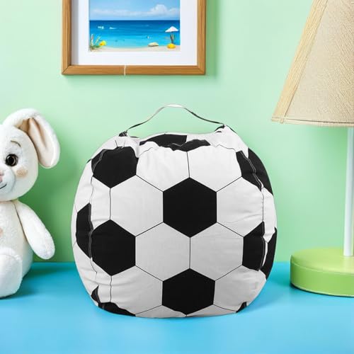 Organización de cuarto infantil con la bolsa de fútbol guarda peluches y ropa de cama 6