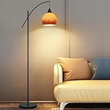 Style nordique avec abat-jour globe en verre : Avec ses lignes métalliques épurées et son abat-jour globe en verre, ce lampadaire apporte une touche de charme nordique moderne à tout décor. Le verre dépoli diffuse doucement la lumière, réduisant l'éblouissement et la fatigue oculaire, tout en créant une atmosphère chaleureuse et accueillante.
