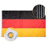 ★ PREMIUM QUALITÄT - Diese deutsche flagge ist aus 100% langlebigen und hochwertigen 100% Recycling Polyester-Gewebe, das stolz für viele Feierlichkeiten zu kommen fliegen kann. Diese Flagge ist rund um die Kante doppelt genäht und durch einen starken Kopf und zwei Messingösen verstärkt.
