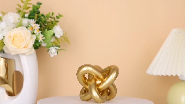 Escultura Nudo Dorado para Decoración de Mesa miniatura 7