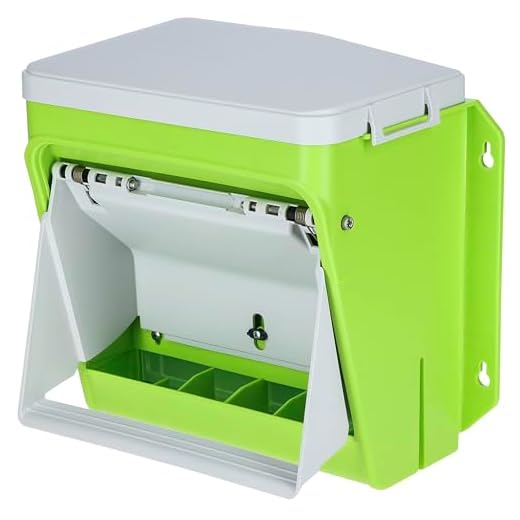 Kerbl Hobbyfarming SmartCoop Futterautomat mit Schutzklappe (mit Trittsystem, langlebigem Kunststoff) 70660