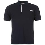 esta camisa polo Slazenger es un estilo básico que se verá genial con cualquier atuendo. La Camisa Polo presenta un cuello regular y manga corta con abertura delantera de tres botones para un ajuste cómodo. La parte superior está acabada con lados divididos y un logotipo bordado de Slazenger para un estilo de marca reconocible al instante