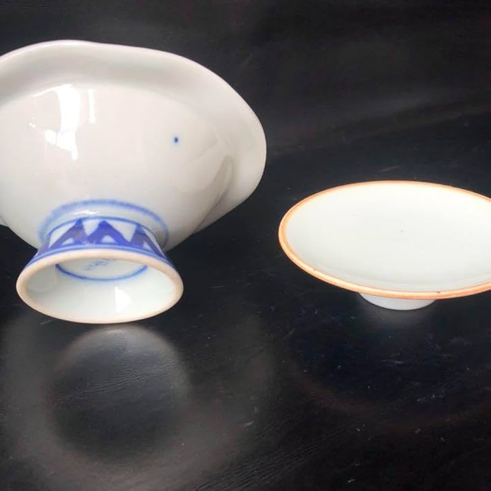 伊万里焼の作家物◼️かなり可愛い波打ったフタ付きの陶器、古美術品、デザート皿？ Amazon.co.jp: 伊万里焼の作家物かなり可愛い波打ったフタ付きの