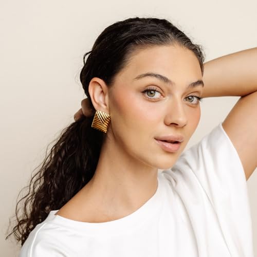 Chunky Vintage Square Earrings – Gold Statement Jewelry for Women2