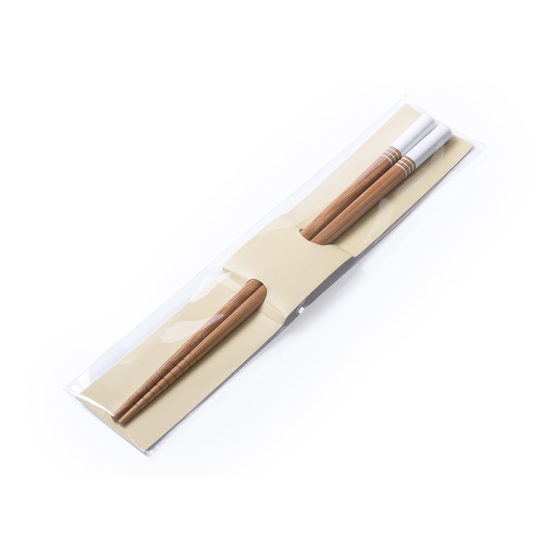 Set de palillos (50 pares) de bambú reutilizables fabricados en bambú natural de fino acabado, diseñados para un uso cómodo, higiénico y sostenible. Cada set incluye 2 palillos en funda individual.