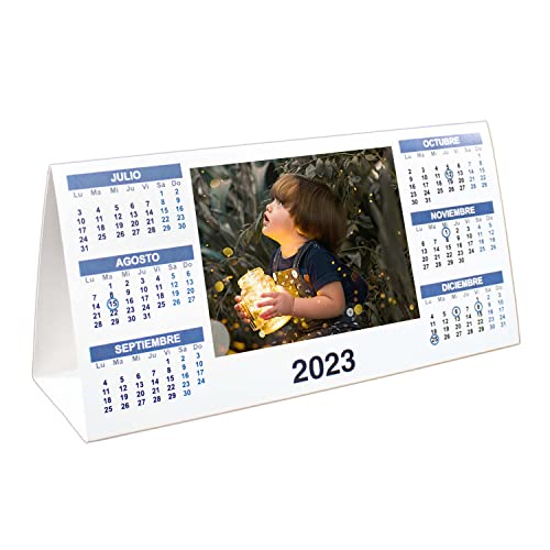 Calendario de Mesa 2023 Personalizado con Foto o Logo · Calendario 2023 triangular para escritorio · Personalizable a doble cara con diferentes fotos · Tamaño 21cm x 10,5cm Cover