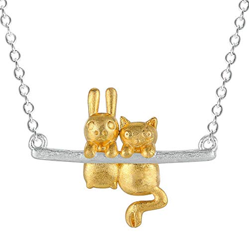 Collier lapin et souris bicolore : rompez la monotonie avec ce bijou asymétrique